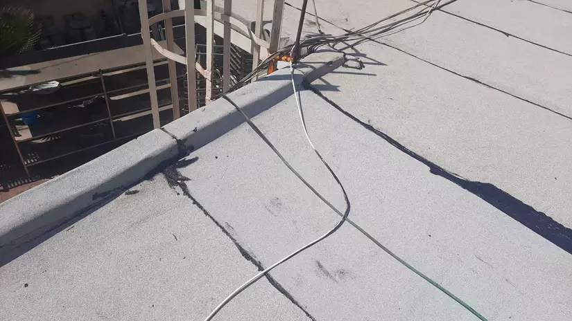 עבודת איטום בגג של בית משותף 2